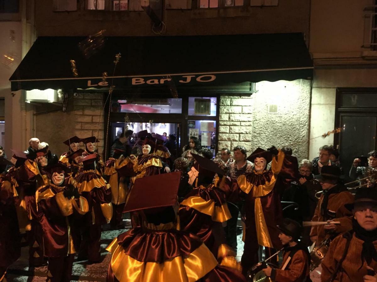 基扬Entre L'Eglise Et La Place别墅 外观 照片