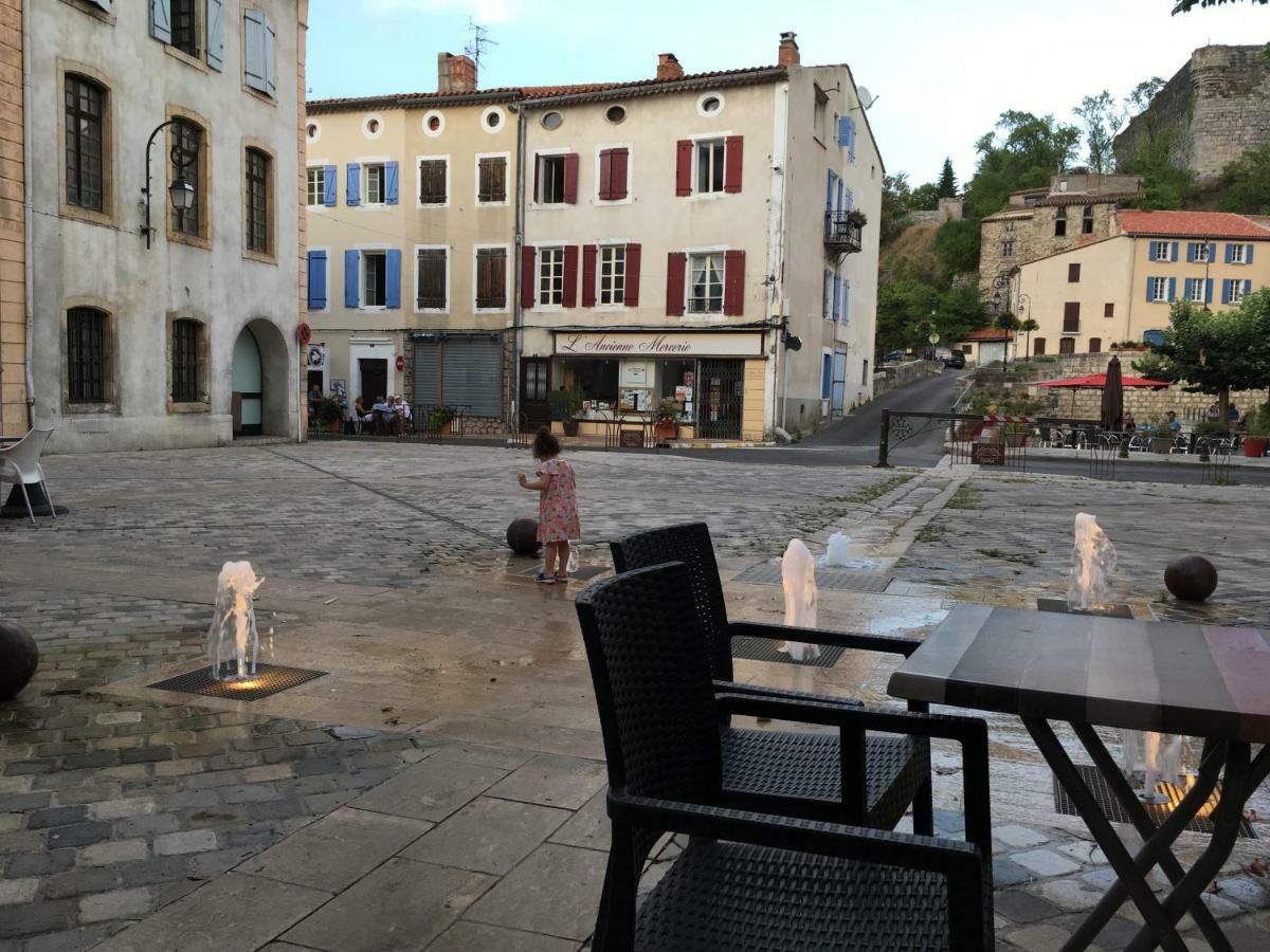 基扬Entre L'Eglise Et La Place别墅 外观 照片